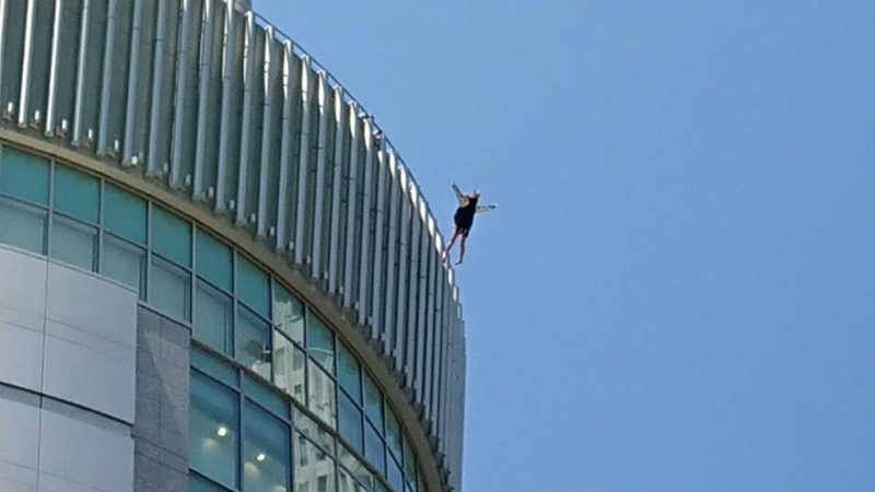 梅田大丸飛び降り画像