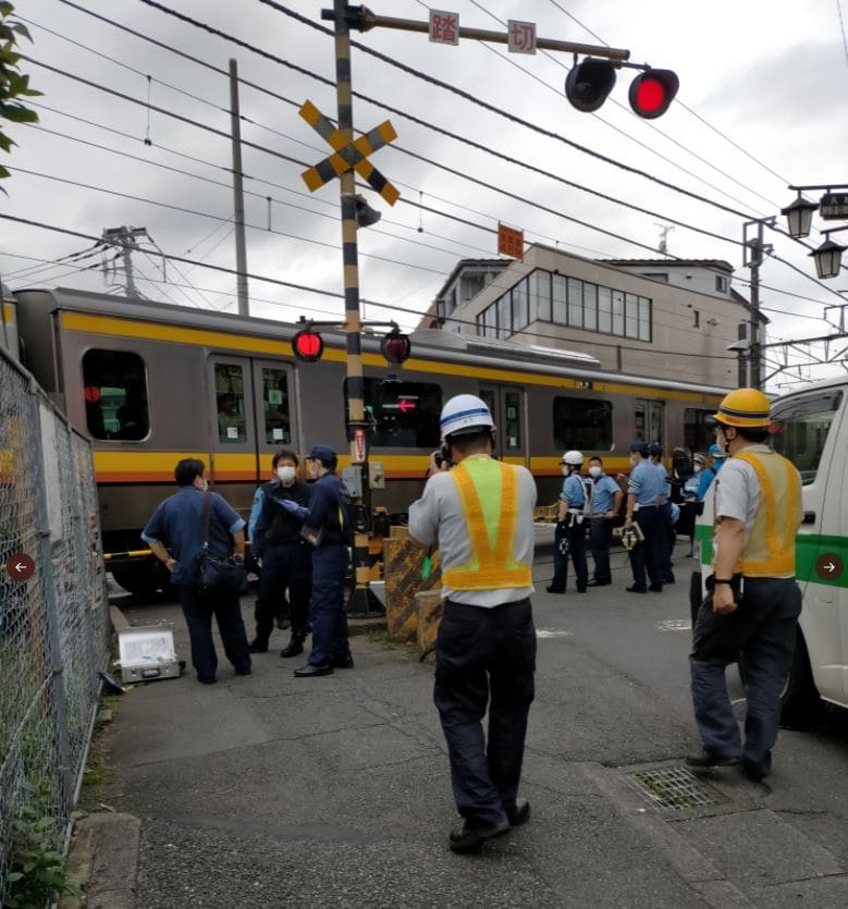 久地駅人身事故の踏切現場写真